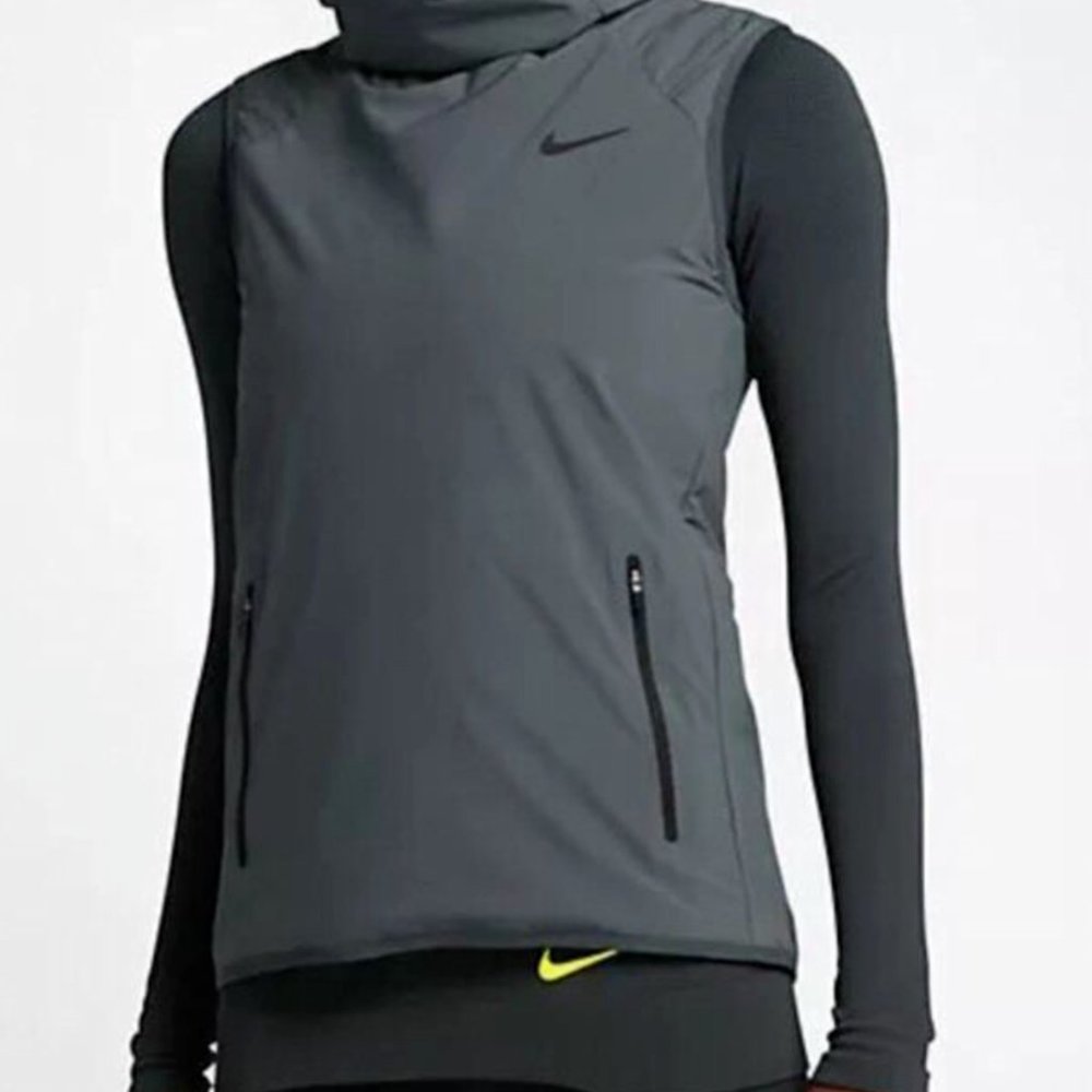 Nike AerolayerTraining Vest Olive Green Women’s Sm